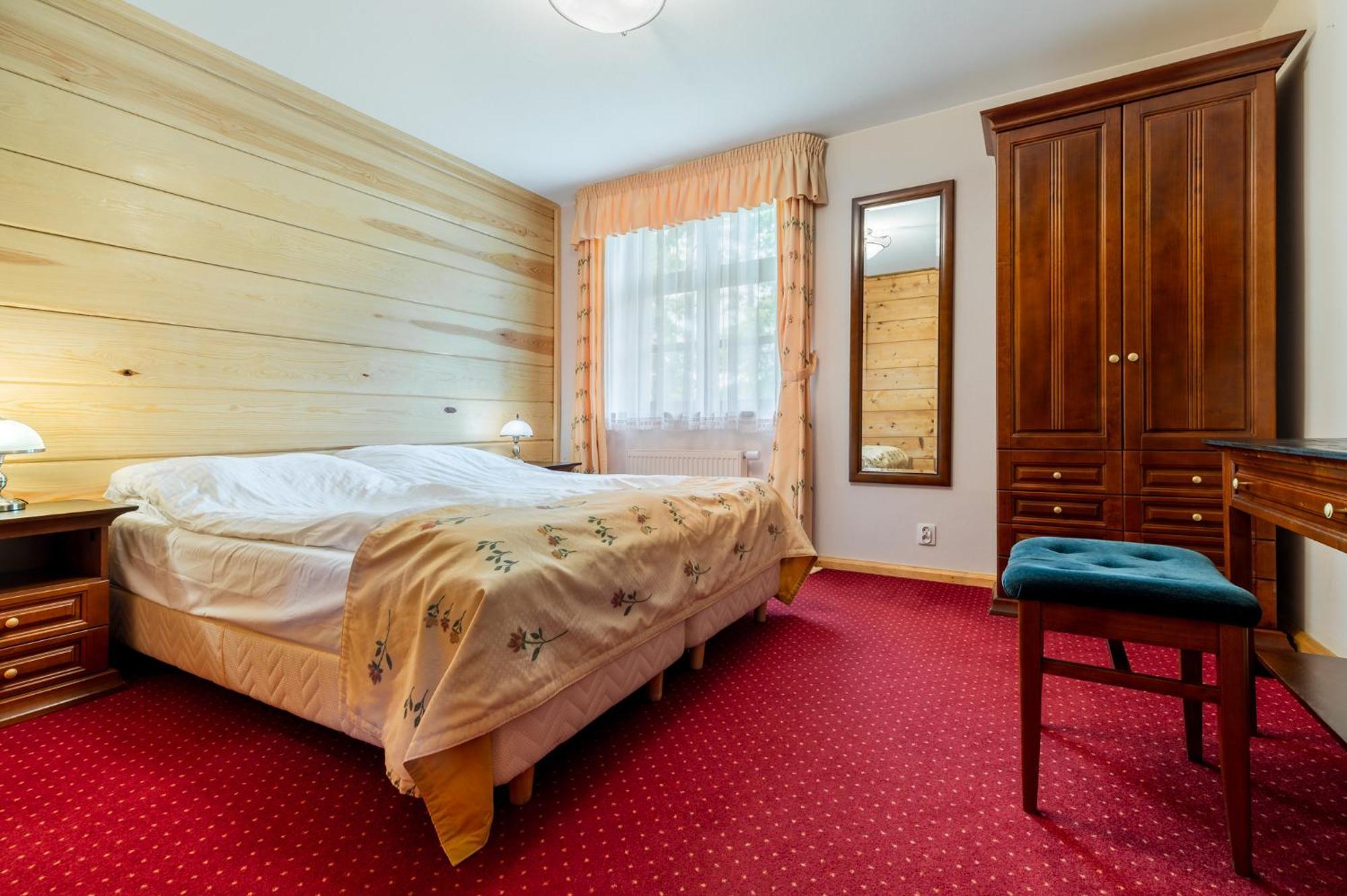Hotel Dworek Wapionka Górzno Exteriör bild