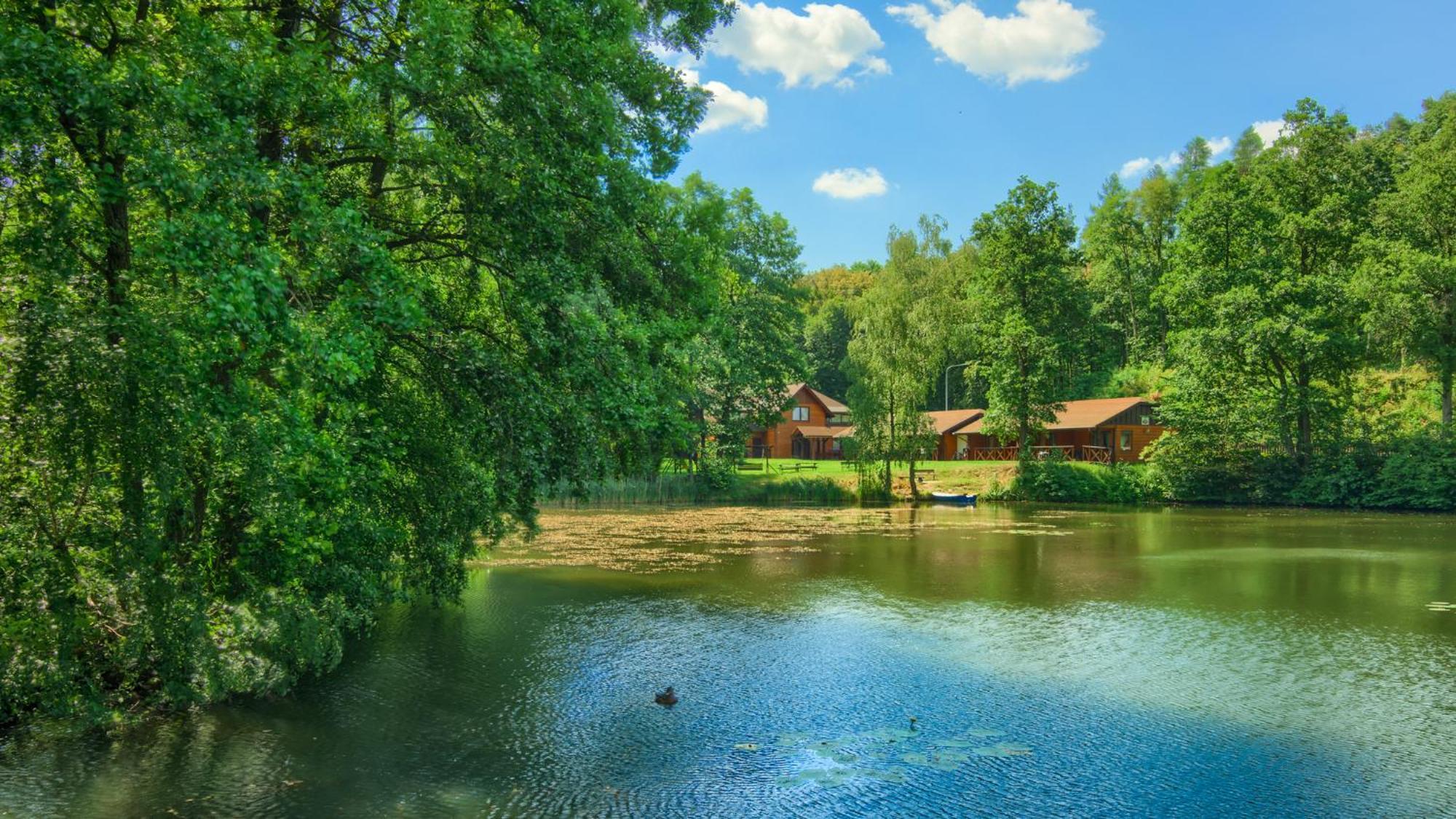 Hotel Dworek Wapionka Górzno Exteriör bild