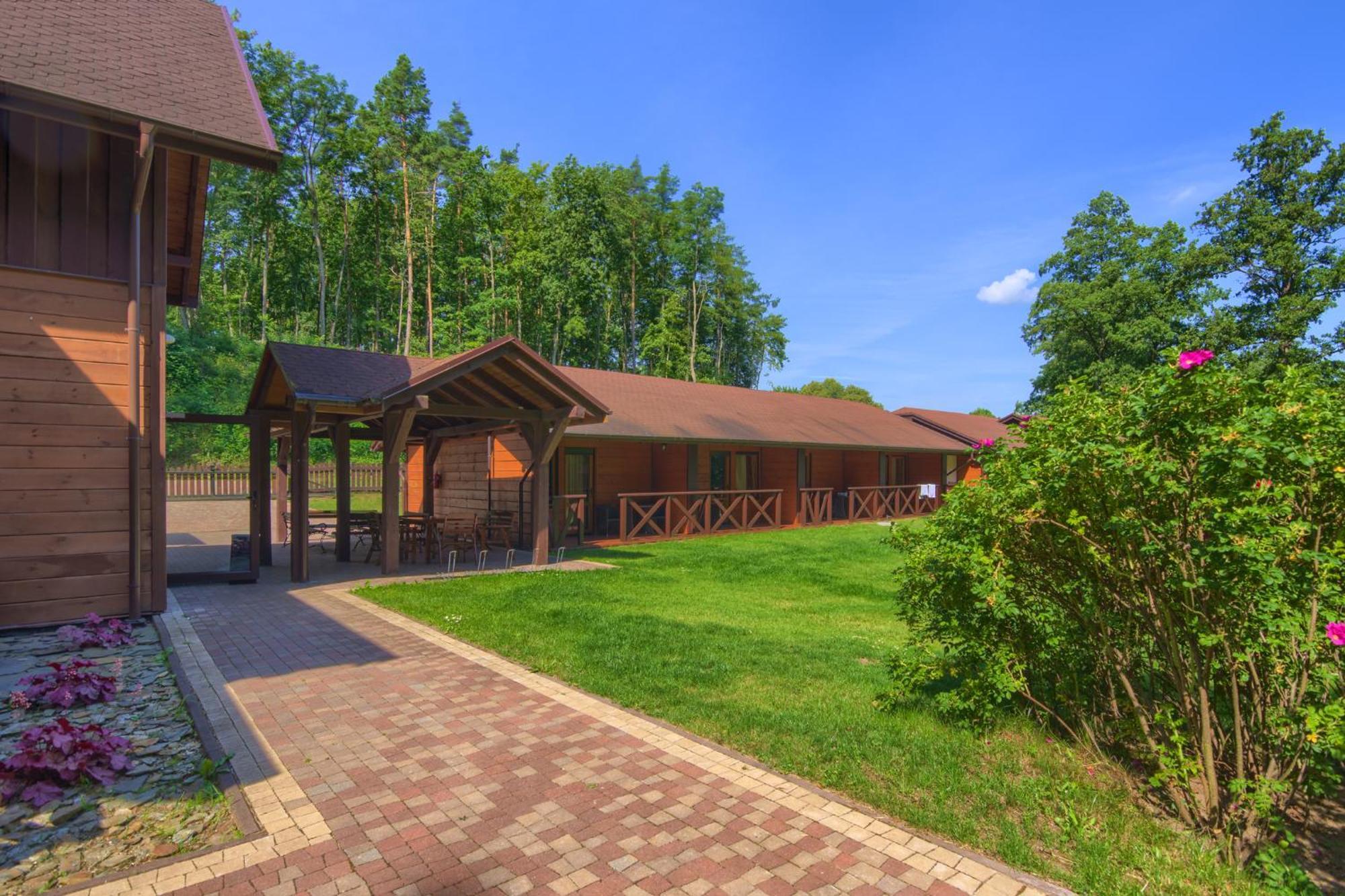 Hotel Dworek Wapionka Górzno Exteriör bild